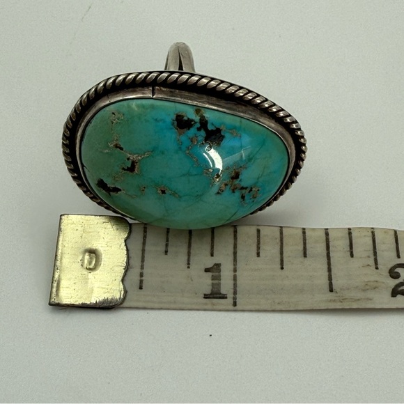 Vintage Navajo Sterling Silver Large Oval Turquoise Ring - Picture 5 of 5